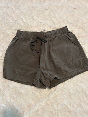 Everyday Drawstring Women’s Shorts in Olive